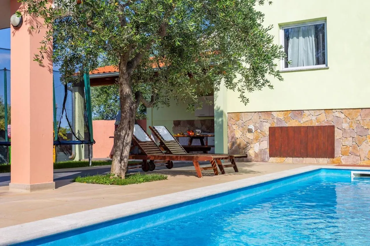 Elegant Villa Versovica With Pool Near Pula By Wiibuk Peruški Croazia