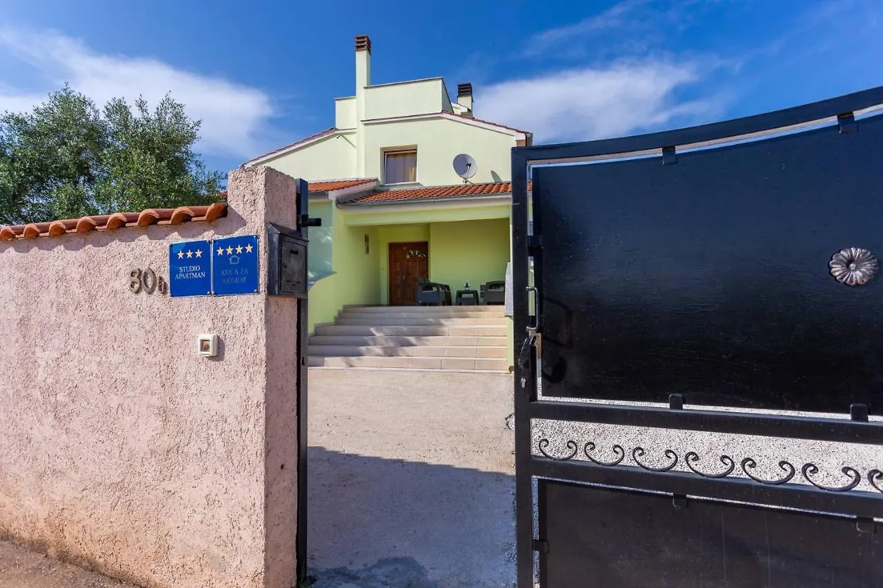 Elegant Villa Versovica With Pool Near Pula By Wiibuk Peruški 0*,  Croazia