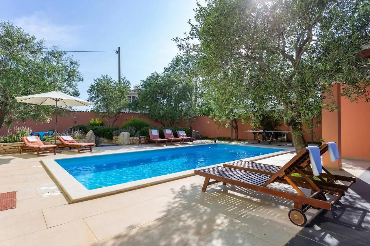 Elegant Villa Versovica With Pool Near Pula By Wiibuk Peruški 0*,  Kroatië
