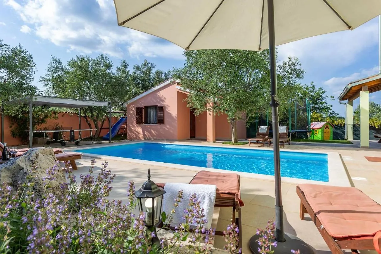 Elegant Villa Versovica With Pool Near Pula By Wiibuk Peruški Kroatië