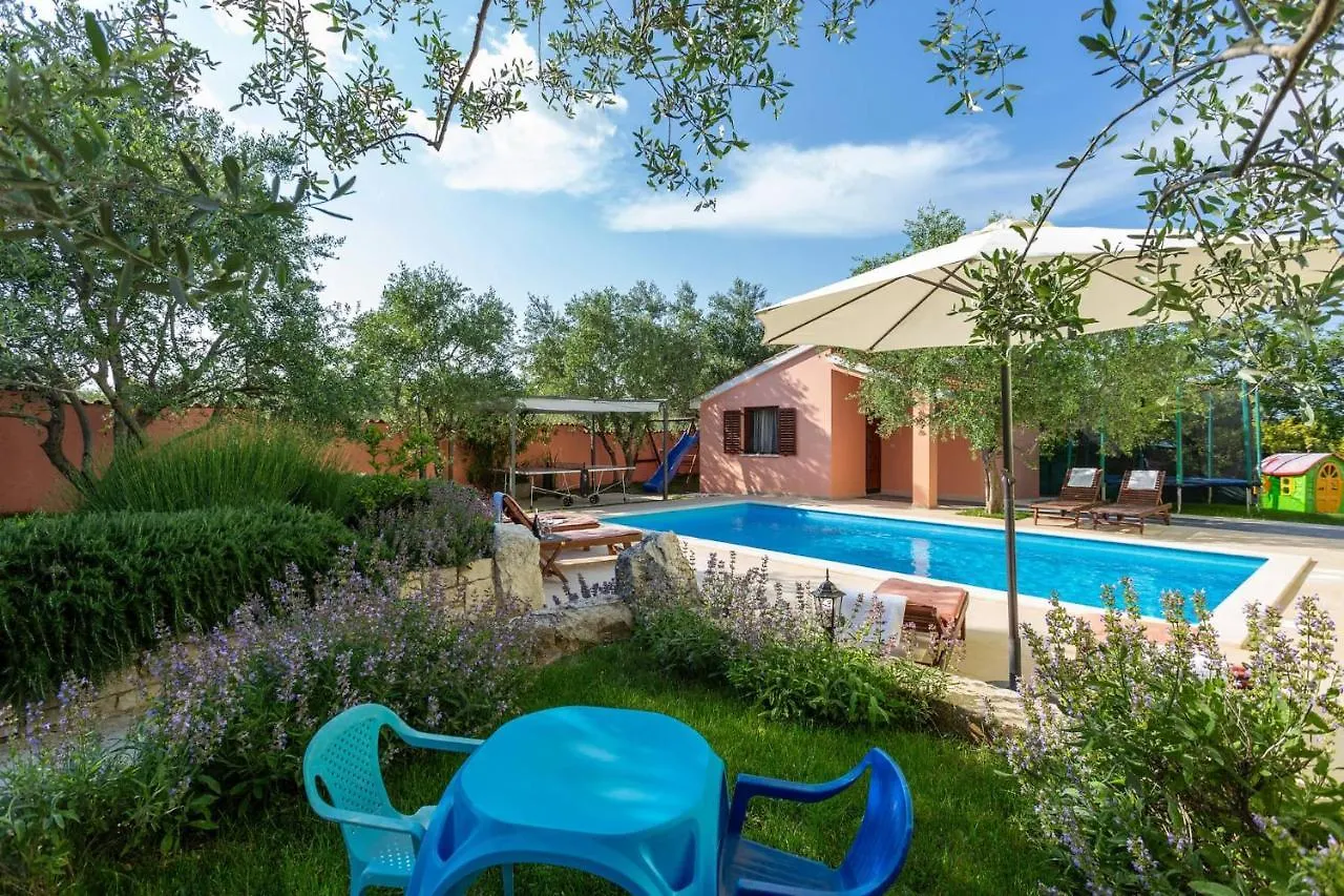 Elegant Villa Versovica With Pool Near Pula By Wiibuk Peruški Kroatië