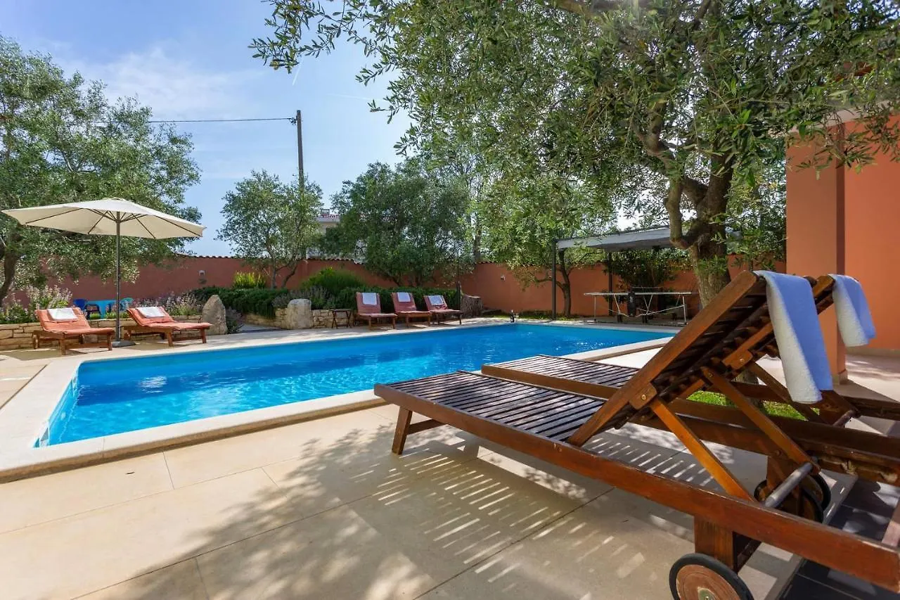 Elegant Villa Versovica With Pool Near Pula By Wiibuk Peruški